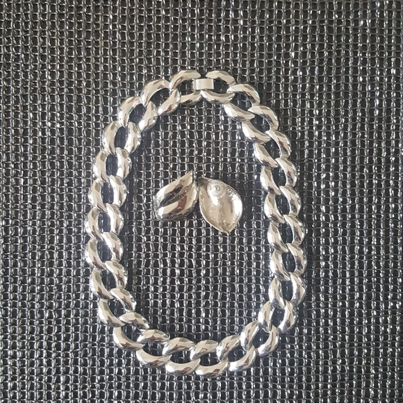 Silver Tone Hammered Links Necklace Earrings Set - Picture 1 of 3